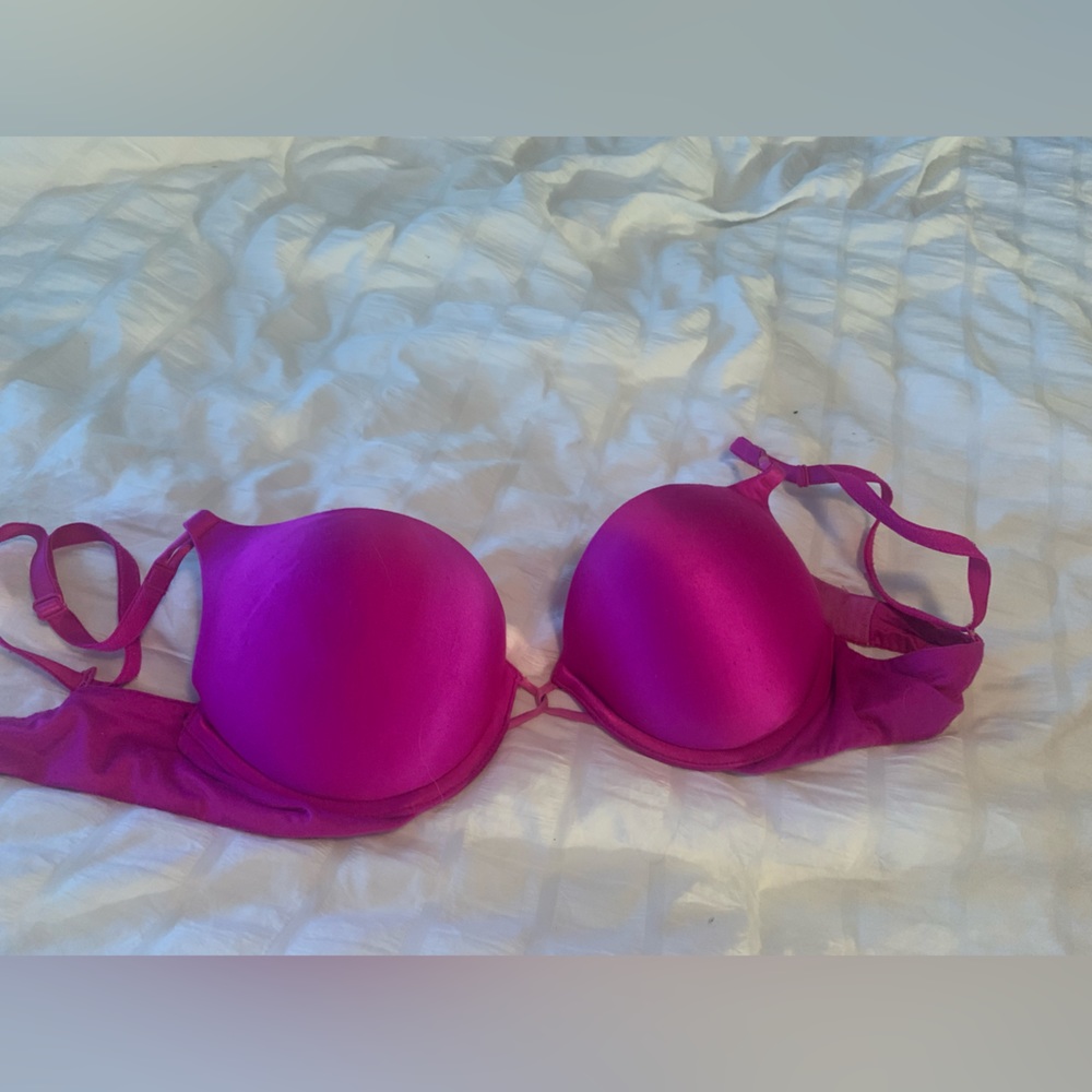 Victoria’s Secret bombshell bra